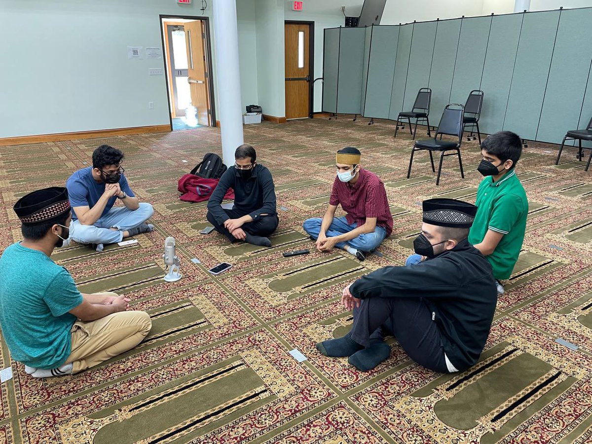 MuslimYouthCol's tweet photo. #MuslimYouth in Columbus held a general meeting to discuss the book “Blessings of Prayer” today. They each discussed what they learned from the book and asked Murabbi Sahb questions about how to make a #LivingConnectionWithAllah through prayer. https://t.co/Mj4NNNWCuc
