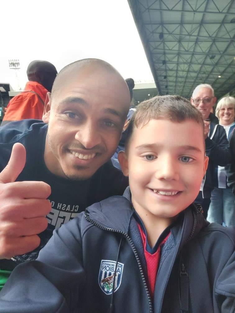 tipowba's tweet photo. @OdemwingieP made my boys day... thank you so much for the photo... 
Who put the ball in the dingle net... boing boing https://t.co/XIzvFf8yQ5