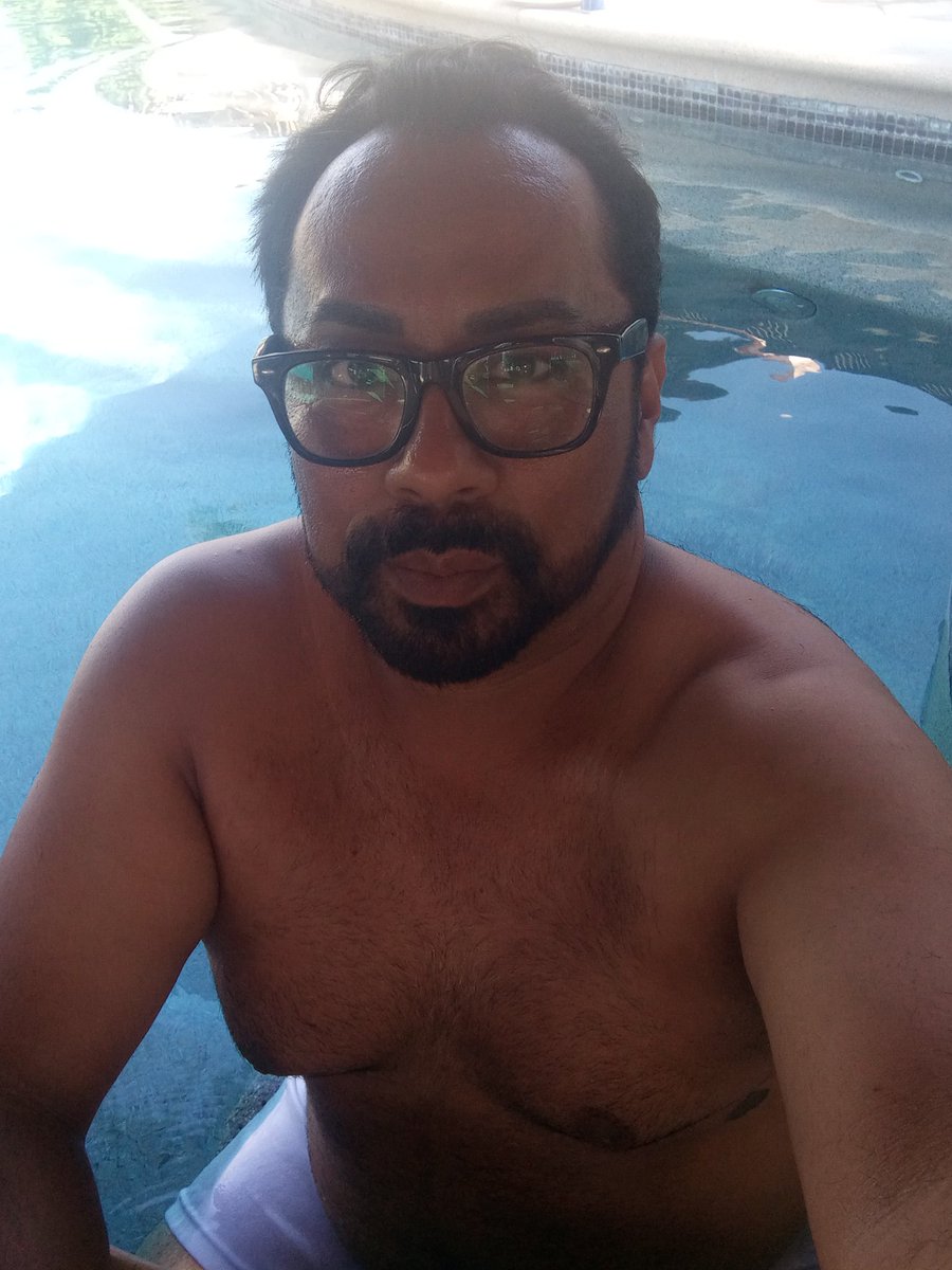 Disfrutando del calor del sábado...
Refrescando la tarde...
Saludos amigos buen fin de semana... 😉