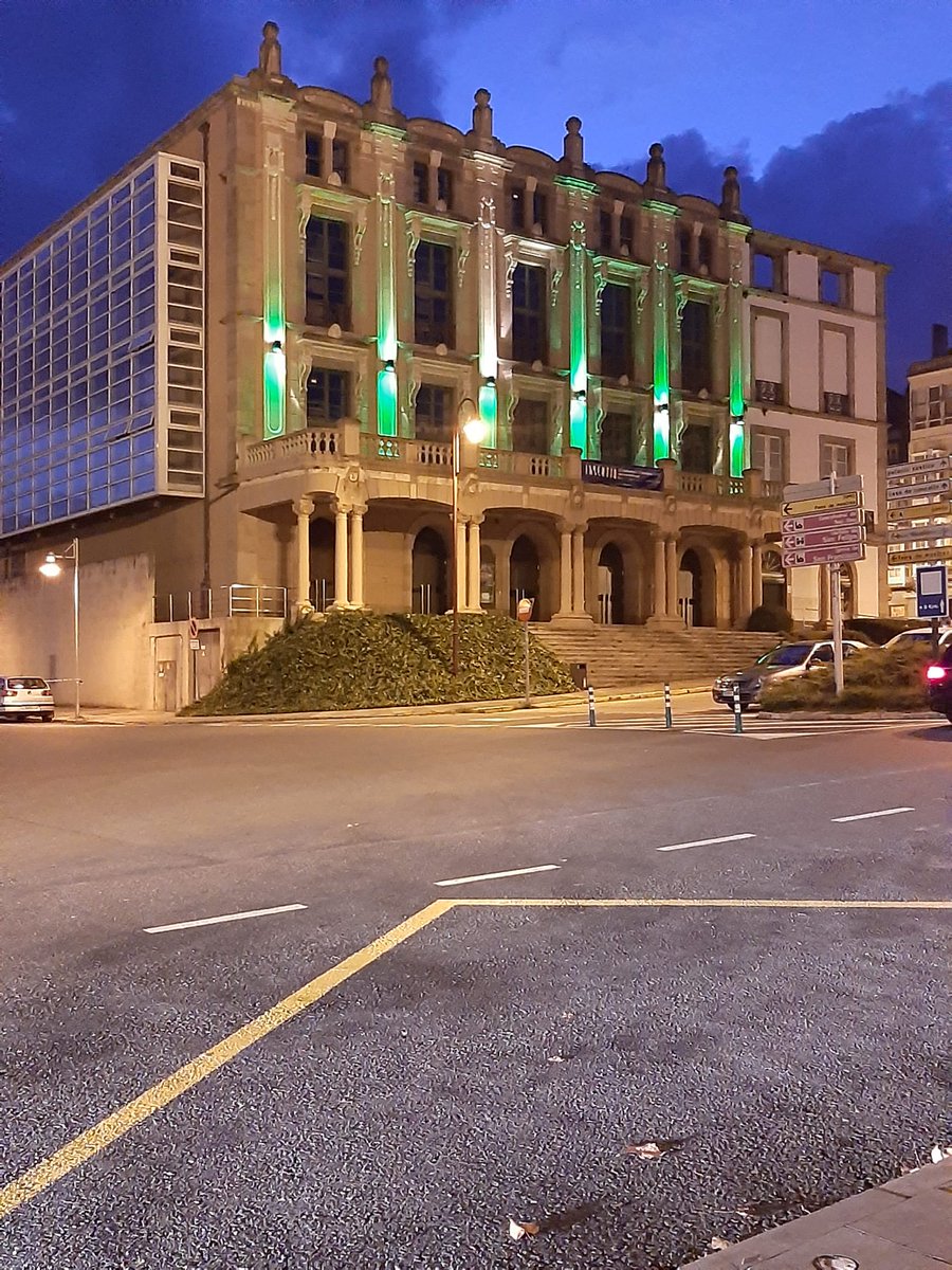 AEPMI's tweet photo. Teatro Jofre Ferrol y Fuente de Cuatro Caminos #lightupformito #wordmitoweek #mito #wordmitodiseasesweek @MitoAware https://t.co/grRpN0qThI