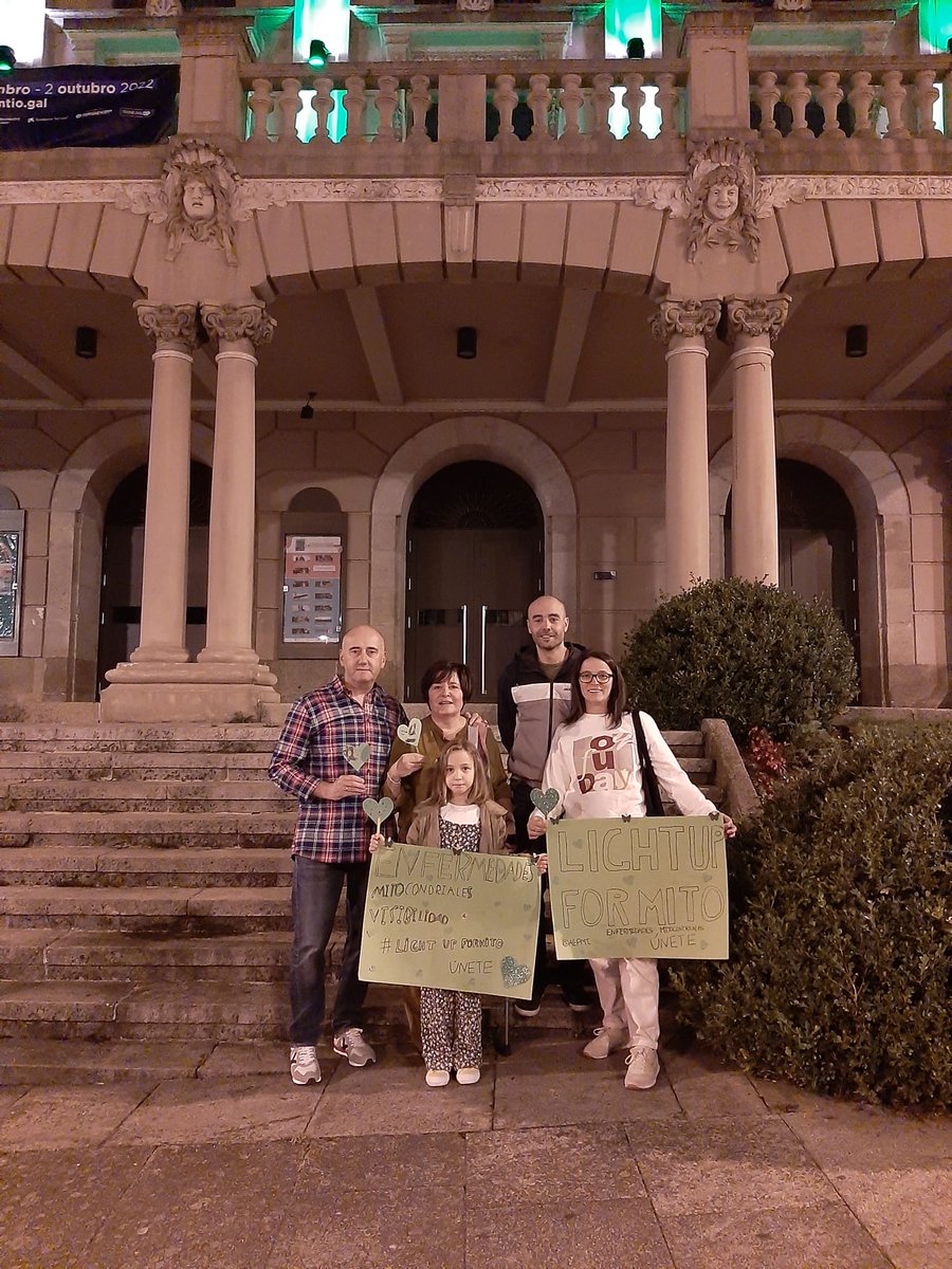 AEPMI's tweet photo. Teatro Jofre Ferrol y Fuente de Cuatro Caminos #lightupformito #wordmitoweek #mito #wordmitodiseasesweek @MitoAware https://t.co/grRpN0qThI