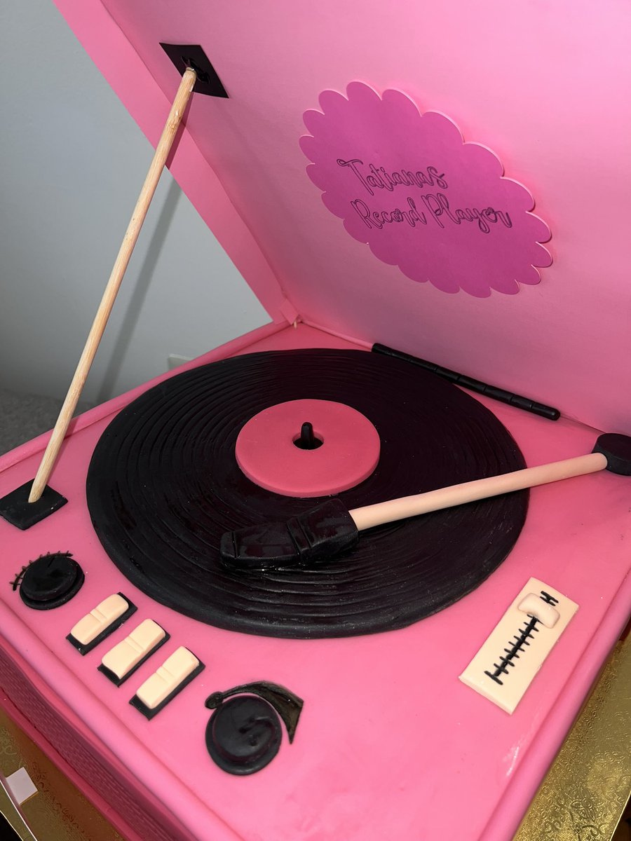 _mell0n's tweet photo. I amaze myself everytime. My new favorite cake 🫶🏽 IG: @melsdelights https://t.co/9SB0Gd5uoY