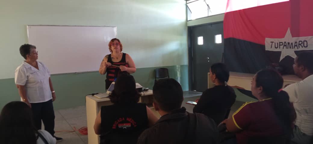 MrtGirardot's tweet photo. Nuestra Brigada Médica Tupamaro dictó taller en el Mcpio @CaguaRebeldeMRT de Planificación Familiar y Educación Sexual educando a la #JuventudRebelde rompiendo con los tabús impuestos por la sociedad capitalista.
#LaEraRebelde https://t.co/j3VPtqZoy6
