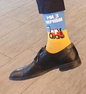 Ulrike Bäuerlein (@schreibster) on Twitter photo Sockenbekenntnis auf der #ldkbw - <a href="/cem_oezdemir/">Cem Özdemir</a> zeigt Flagge und bekommt viel Beifall für Solidaritätsversprechen. #StandWithUkraine <a href="/GrueneBW/">GrueneBW</a> <a href="/Suedkurier_News/">SÜDKURIER Redaktion</a> Sockenbekenntnis auf der #ldkbw - <a href="/cem_oezdemir/">Cem Özdemir</a> zeigt Flagge und bekommt viel Beifall für Solidaritätsversprechen. #StandWithUkraine <a href="/GrueneBW/">GrueneBW</a> <a href="/Suedkurier_News/">SÜDKURIER Redaktion</a>