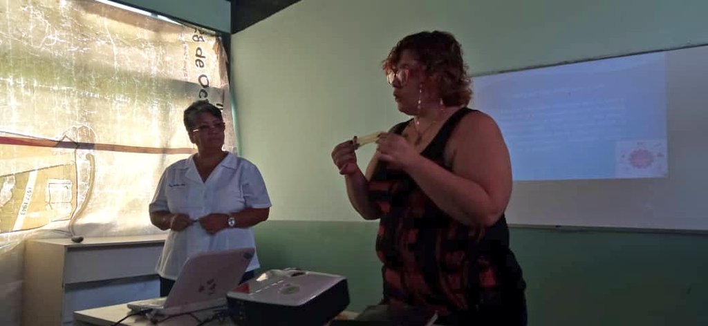 MrtGirardot's tweet photo. Nuestra Brigada Médica Tupamaro dictó taller en el Mcpio @CaguaRebeldeMRT de Planificación Familiar y Educación Sexual educando a la #JuventudRebelde rompiendo con los tabús impuestos por la sociedad capitalista.
#LaEraRebelde https://t.co/j3VPtqZoy6