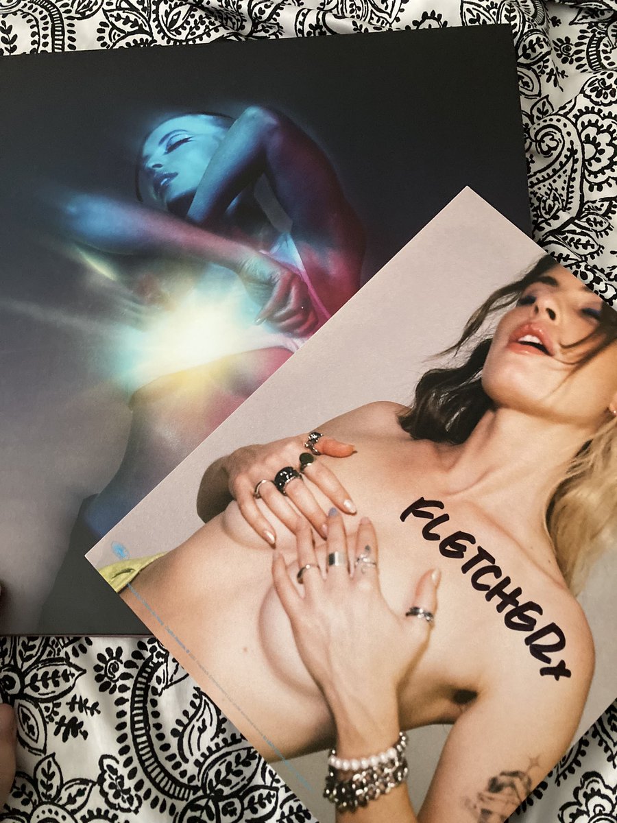 JessicaMalfavon's tweet photo. Just got my @findingfletcher vinyl and pic 🥰 best start to a hungover Saturday 🥵 #GirlOfMyDreams https://t.co/h6fwlrFdXe