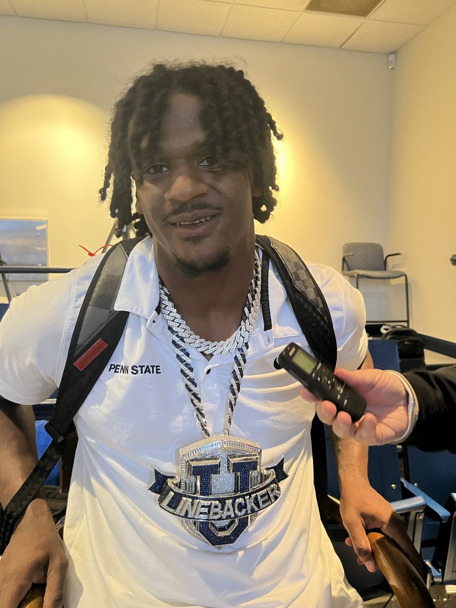 Penn State’s Curtis Jacobs rocking a ‘Linebacker U’ chain after the Nittany Lion’s win vs. Central Michigan 💎

(via <a href="/audsnyder4/">Audrey Snyder</a>)