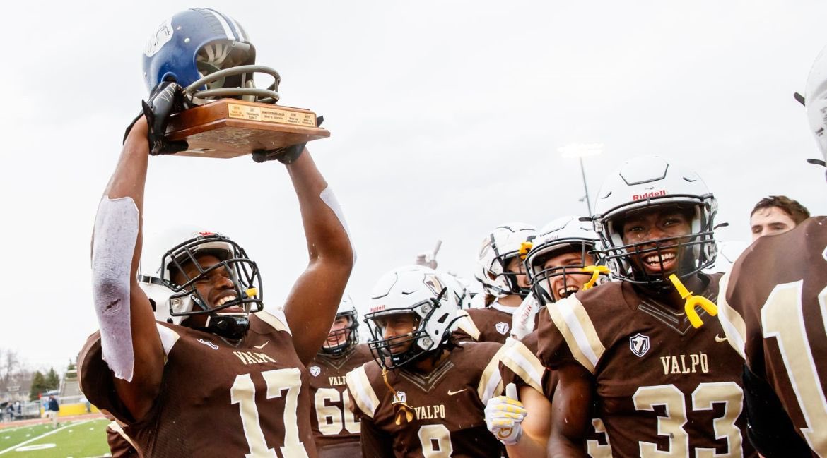 Excited to have received my first Division 1 offer from Valparaiso University! Thank you to <a href="/CoachLutgens/">Andrew Lutgens</a> for being the first to believe in my ability to make an impact at the next level. <a href="/valpoufootball/">Valpo Football</a> <a href="/CoachLFox/">Landon Fox</a> 

<a href="/pinecreek_fb/">Pine Creek Football</a>