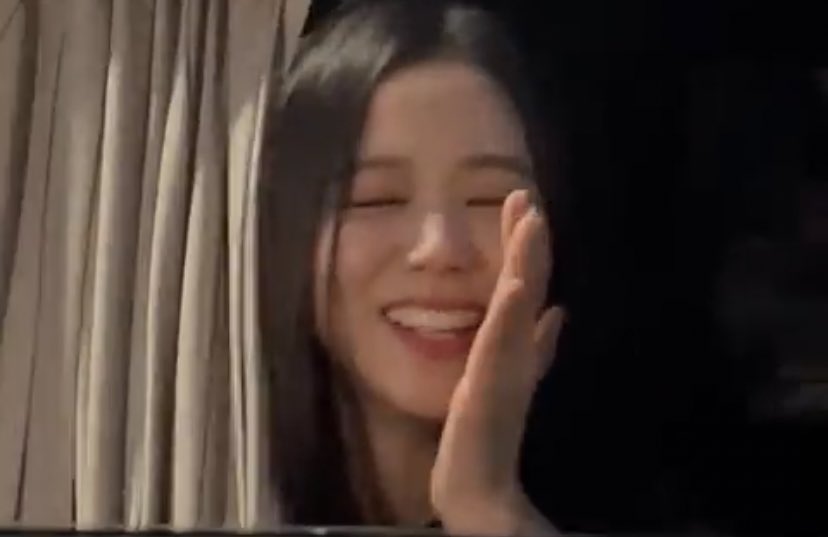 jichusworld's tweet photo. jisoo after inkigayo today, she’s the cutest 🤍 https://t.co/FIONQFH2s1