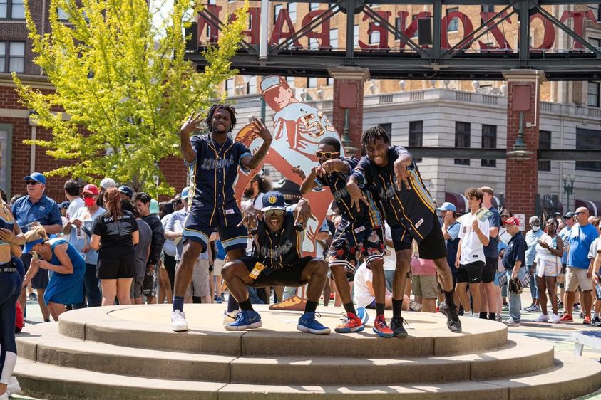 suppaduppadread's tweet photo. @memgrizz @memphisredbirds TAKE OVER- #CLAWCREW #HYPEMAN https://t.co/TEjeUjTQV8