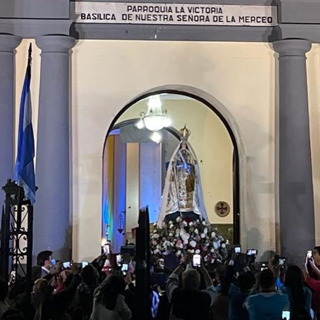 FELIZ DE TI POR HABER CREÍDO EN EL AMOR !!!
Hermosa fiesta del pueblo tucumano homenajeando a Maria. 
Roguemos que su protección nos acompañe y nos guíe por el camino de la fe y de la esperanza !!