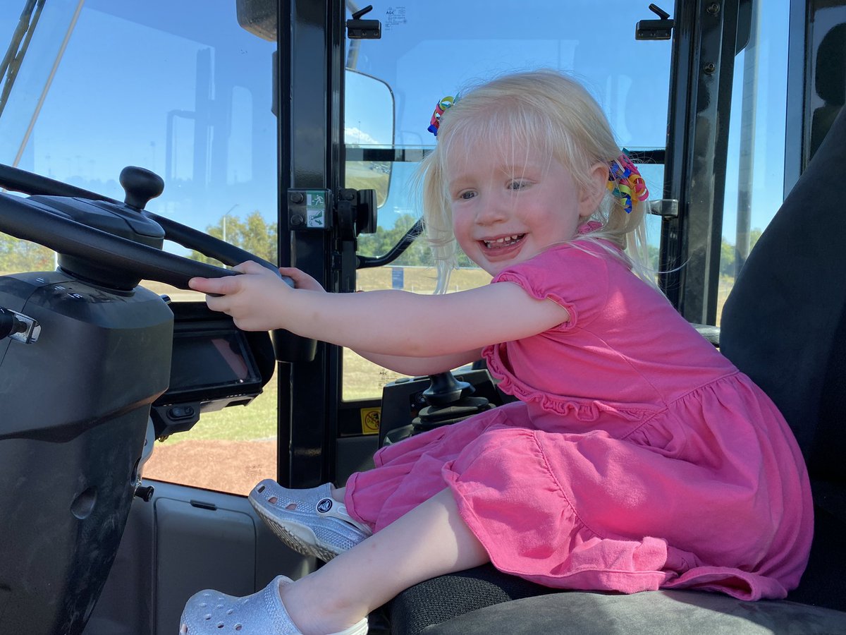 DeltaCompanies's tweet photo. We had a really great time at todayβs Touch-A-Truck hosted by Cape Girardeau Parks & Recreation at Shawnee Park.
Here are a few more photos of some of the folks who stopped by our display.
#TouchATruck #DeltaROCKS #DeltaCos #CapeGirardeau #HavingFun @cityofcape https://t.co/k5r26EuHMw