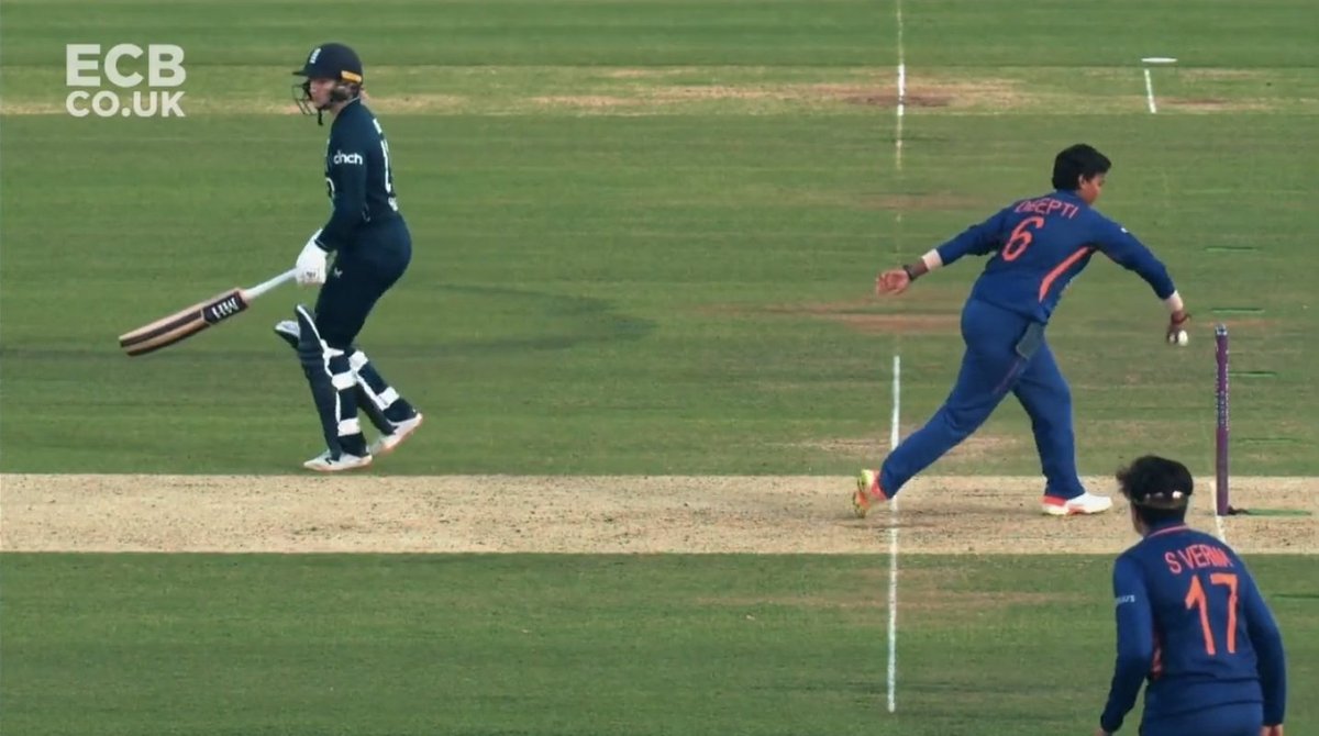 Girishkb's tweet photo. @TheBarmyArmy Stealing a run.. before you bowl...isn't that cheap..then why not call it runout? https://t.co/lrah6QmWuL