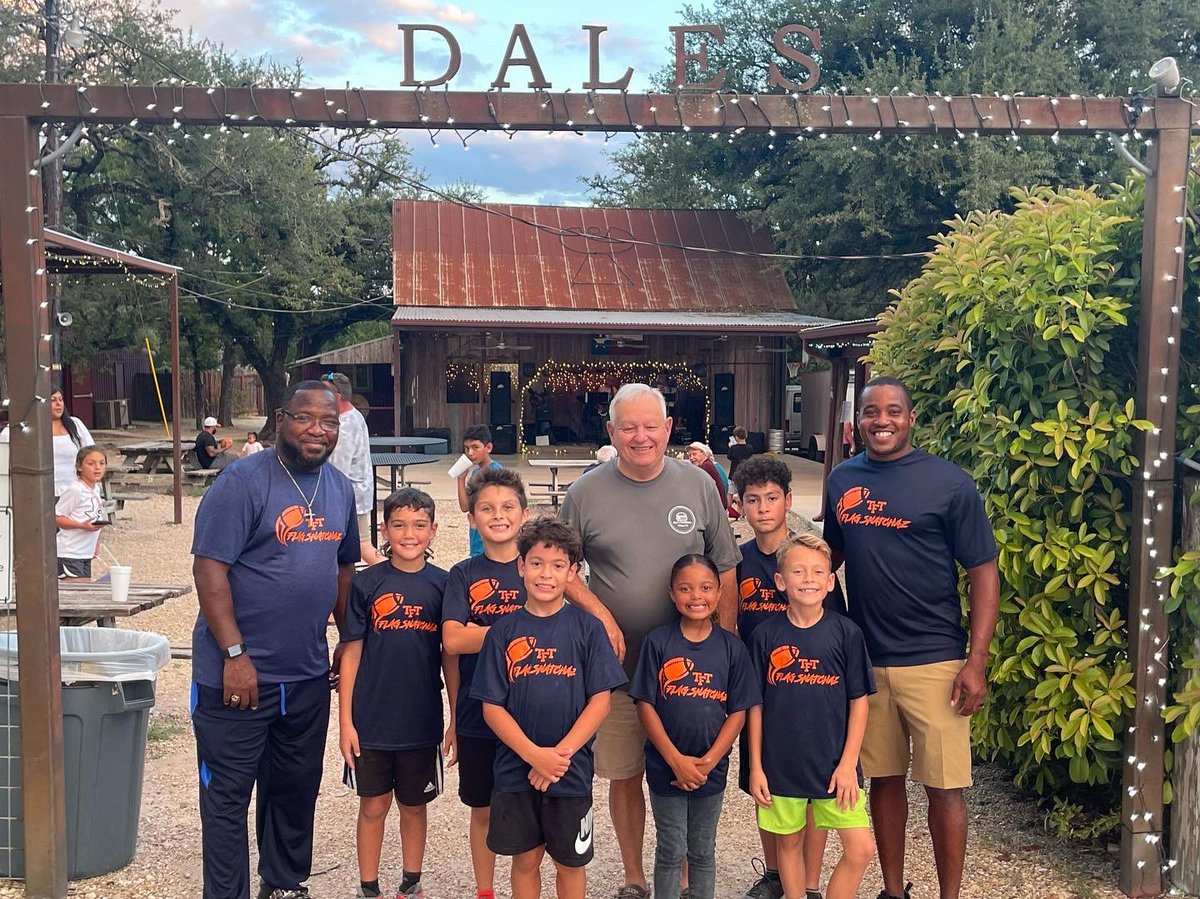 TFT_Select's tweet photo. Thank you Dale's Essenhaus for supporting TFT!!! 

Food? YES, DELICIOUS 😋🍽️
Live music? YES 🎼 
Family Friendly? ✅✅✅ https://t.co/s3PIupDqzt