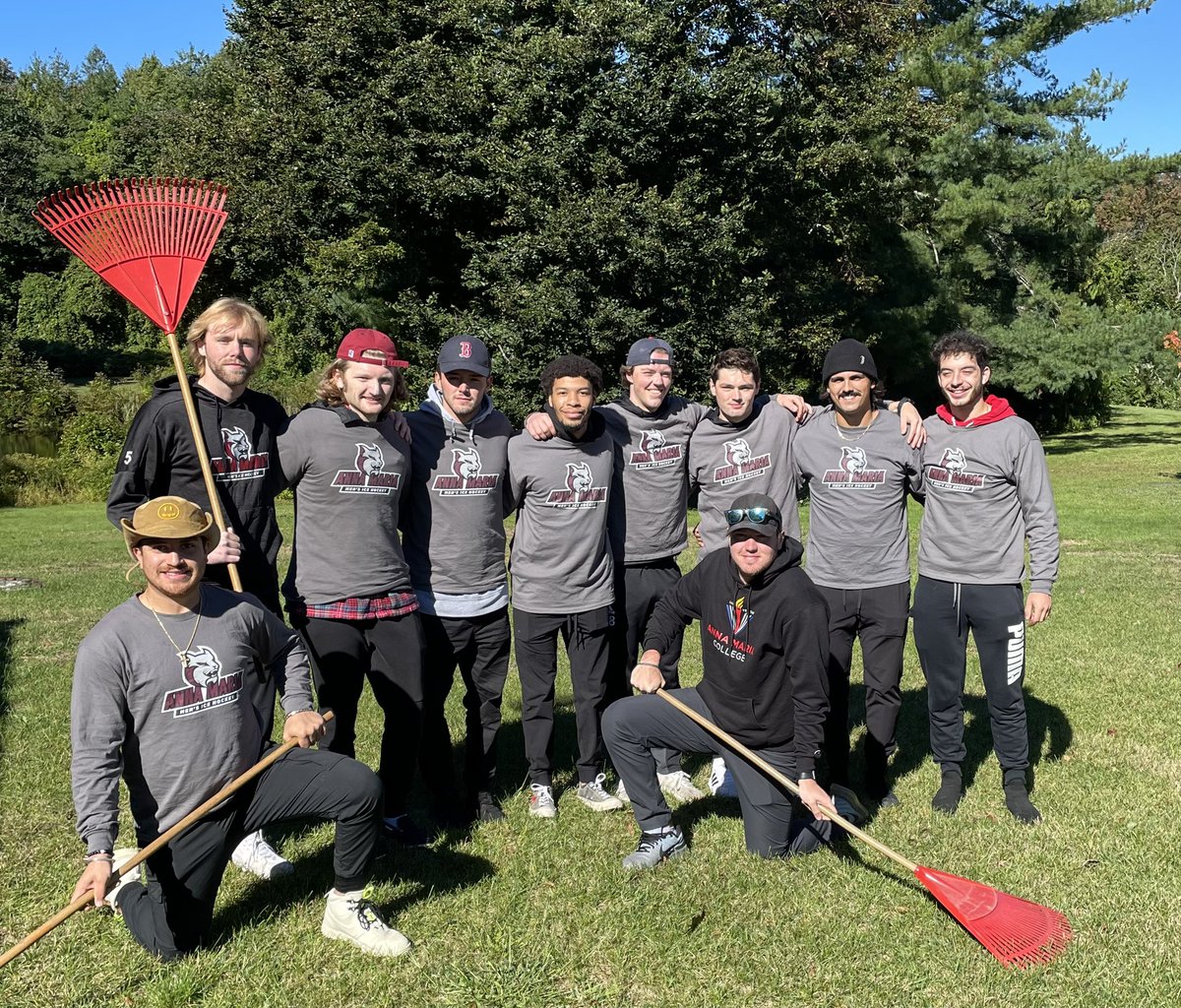 AMC_M_Hockey's tweet photo. There’s nothing more rewarding than giving back and making a difference! Some team bonding weeding and raking out mulch beds making @goannamaria campus look beautiful this morning. ✅ @goAMCATS https://t.co/PbGvruYKzO