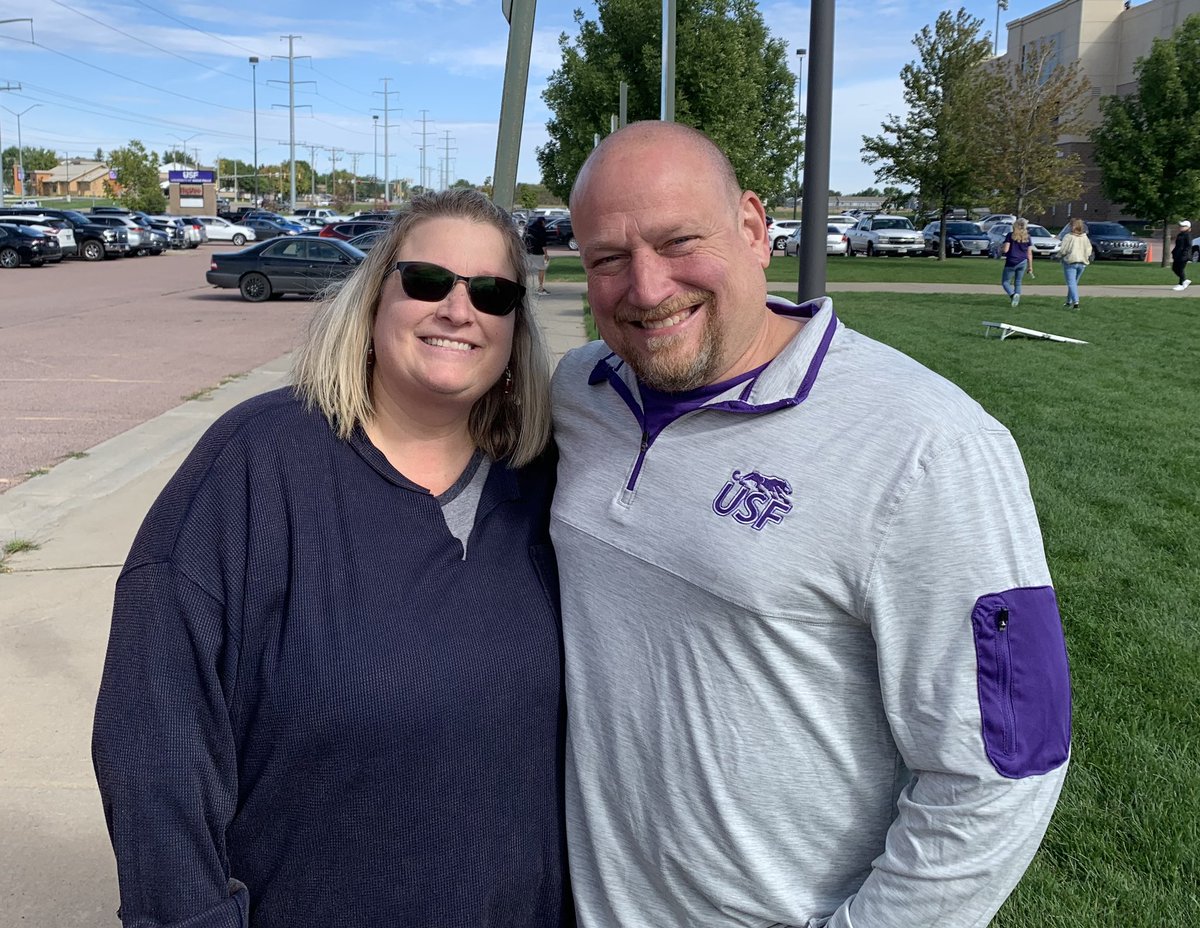 AmyCSchmidt's tweet image. A little University of Sioux Falls football and time with my family!
