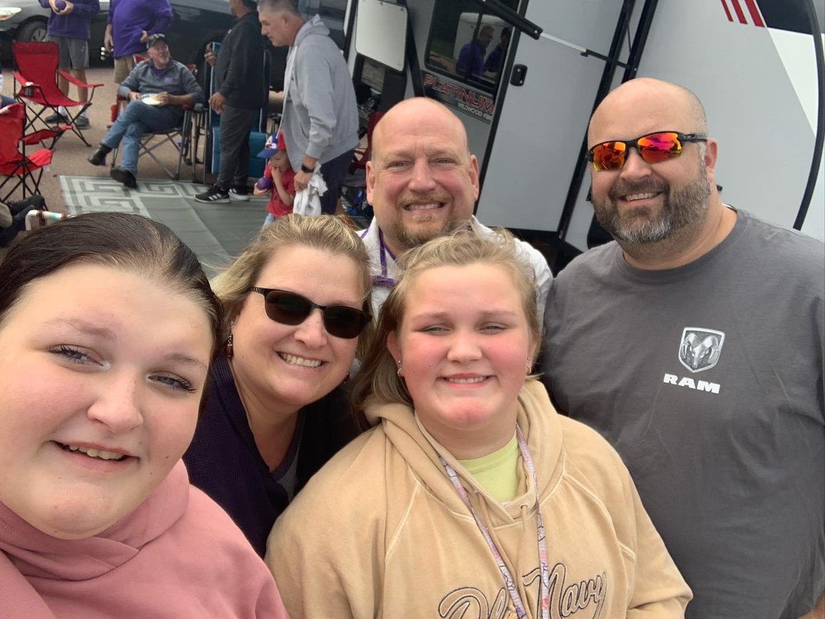 AmyCSchmidt's tweet image. A little University of Sioux Falls football and time with my family!