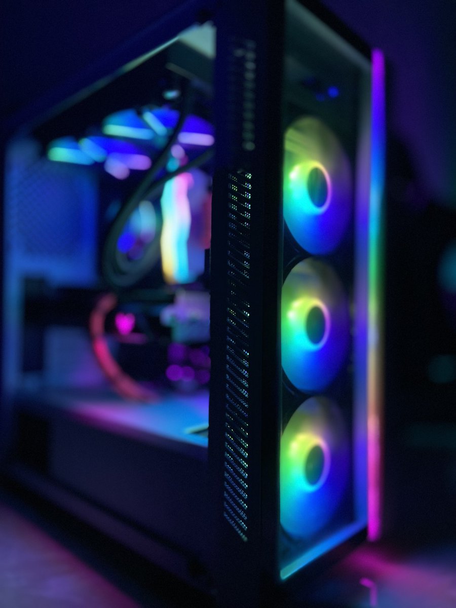 BeastBuilds's tweet photo. Just got the new website published! Every one should be able to fill out the form on there now, no more Google Forms! Over time, the website will be updated!✅🔥

Likes &amp; RTs are very appreciated!

#PCbuild #SmallBusinesses #Pcbuilding 

Website:https://t.co/jq9uvIVC8c https://t.co/XS7vYj6UVl