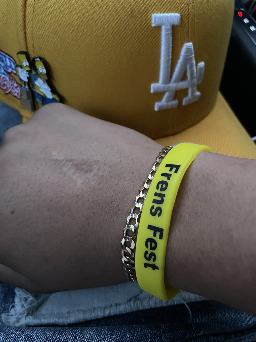 JimmyStakkz's tweet photo. Yo!! After Frens Fest last week I had to get my own Alien Fren &amp; I also copped an Incubator! Big Thanks to my bro @mcshmellan for putting me on to this dope ass community! Met some super dope ppl at FrensFest too n got to vibe tf out! 🤙🏼 @alienfrens @_masoncrowe @SeanOhio_ https://t.co/38LpTIvCdu