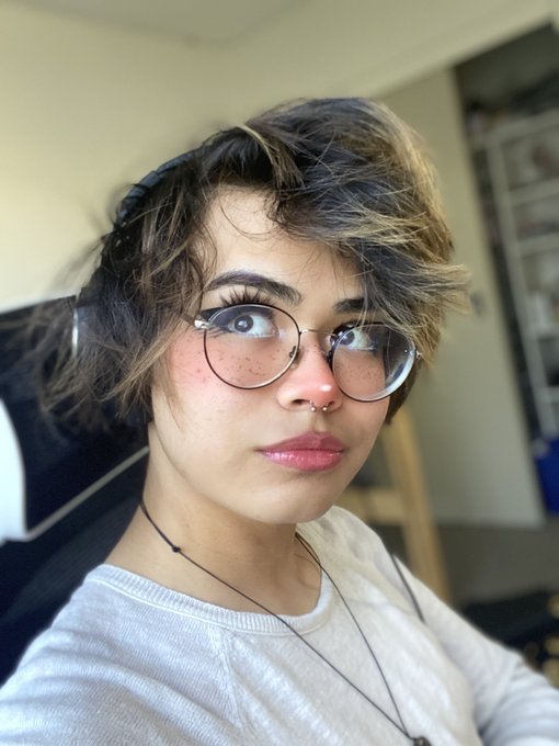 🌸This E-Girl has a Some "Special" Features... 🌸 https://t.co/urw4Q444DU