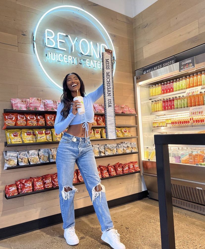 melbrown00's tweet photo. Vote for TAYLOR to win America’s Favorite Houseguest! 

🚨 Voting closes TOMORROW AT 9 AM PT / 12 PM ET 🚨

Show her the love 🤎
Link: https://t.co/vMb1O8vJyo 
#BB24 https://t.co/foAWNxnaXt