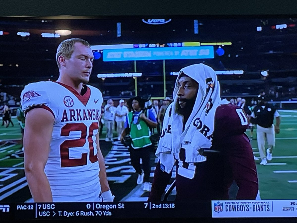 Love seeing @FBISDAthletics represent on the biggest stage! Heal up @DullesFootball alum @ainias_smith & keep grinding @TravisTiger_FB alum @zachzimos! Best talent in the state! #FBISDFamily @FortBendISD