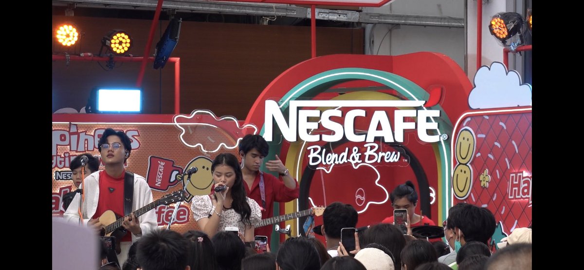 Chainat_J's tweet photo. #yesindeed เท่มาก #nescafe #สยามแ��ก #แสงสุดท้าย                              https://t.co/yGrGxt2R6I https://t.co/8qzrqwCDaM