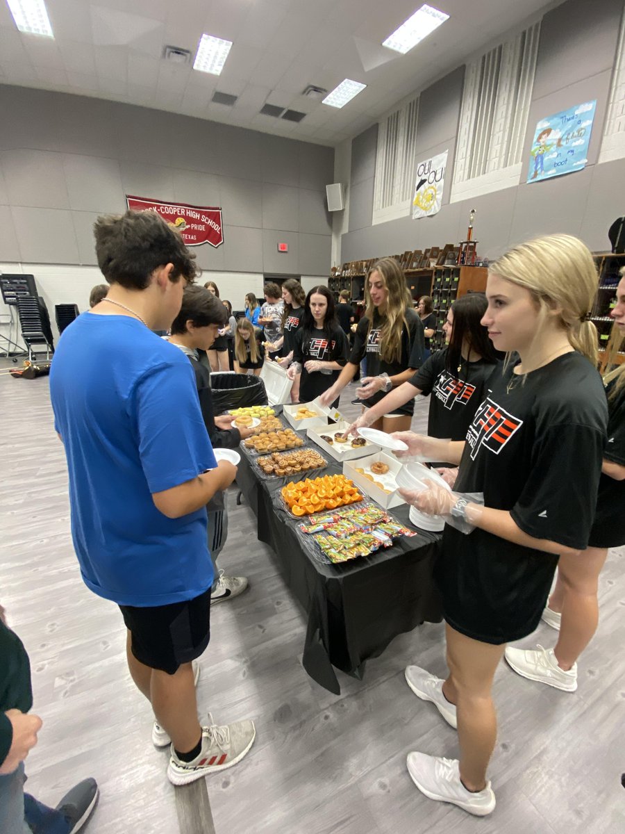 PiratePrideBand's tweet photo. We had a wonderful breakfast provided by @lcpvolleyball on Friday. We can't wait to cheer y'all on in a couple of weeks at a game! @AthleticsLCP @lubbockcooper https://t.co/EM4MRVwNQu