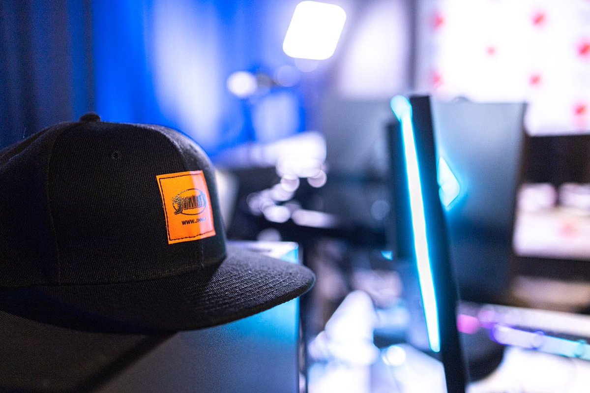 Takana unohtumaton Assassin’s Creed -juhlapäivä FELin studiolla! 🥰 

Kiitos <a href="/aippa92/">aippa 🦄🌈</a>, kiitos upeat vieraamme ja kiitos upean tapahtuman mahdollistaneille kumppaneillemme <a href="/sarkanniemi/">Särkänniemi</a>, <a href="/ubisoftnordic/">Ubisoft Nordic</a>, <a href="/Jimms_fi/">Jimm's PC-Store Oy</a>, <a href="/noblechairs/">noblechairs</a> ja <a href="/kotipizza/">Kotipizza</a>. 💙

#ac15finland #esportsfi