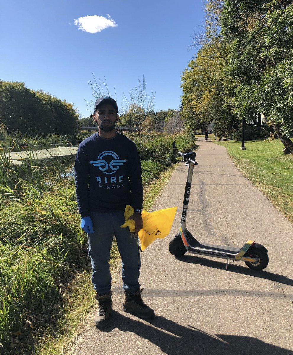 BirdRideCanada's tweet photo. Today was a great day at the Clean & Green Riverfest in @CityofStAlbert 🌱☀️
The Bird Canada team was happy to help the community by cleaning up litter along Sturgeon River Valley, as well as providing e-scooters for volunteers! 🛴
#StAlbert #CityPartner #CommunityDay https://t.co/riNDUts1Tm