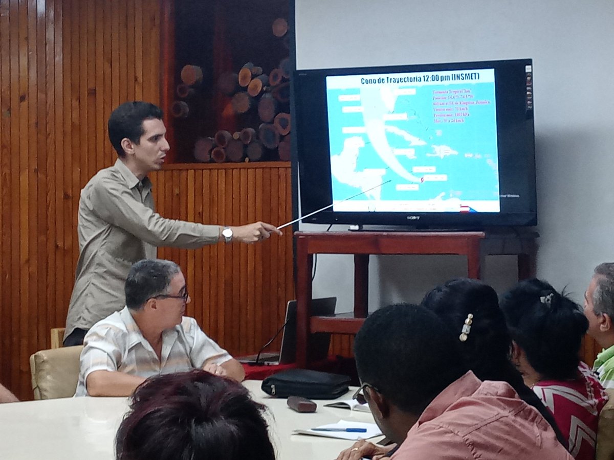 evecdACN_Cuba's tweet photo. #PinardelRío se prepara para el paso de la ahora tormenta tropical Ian
👉Se precisan medidas para evitar pérdidas de vidas y proteger recursos de la economía 
👉Brigadas médicas quirúrgicas listas para partir a sitios de difícil acceso o que se incomunican #ACNreporta @ACN_Cuba https://t.co/xOSmHL767y