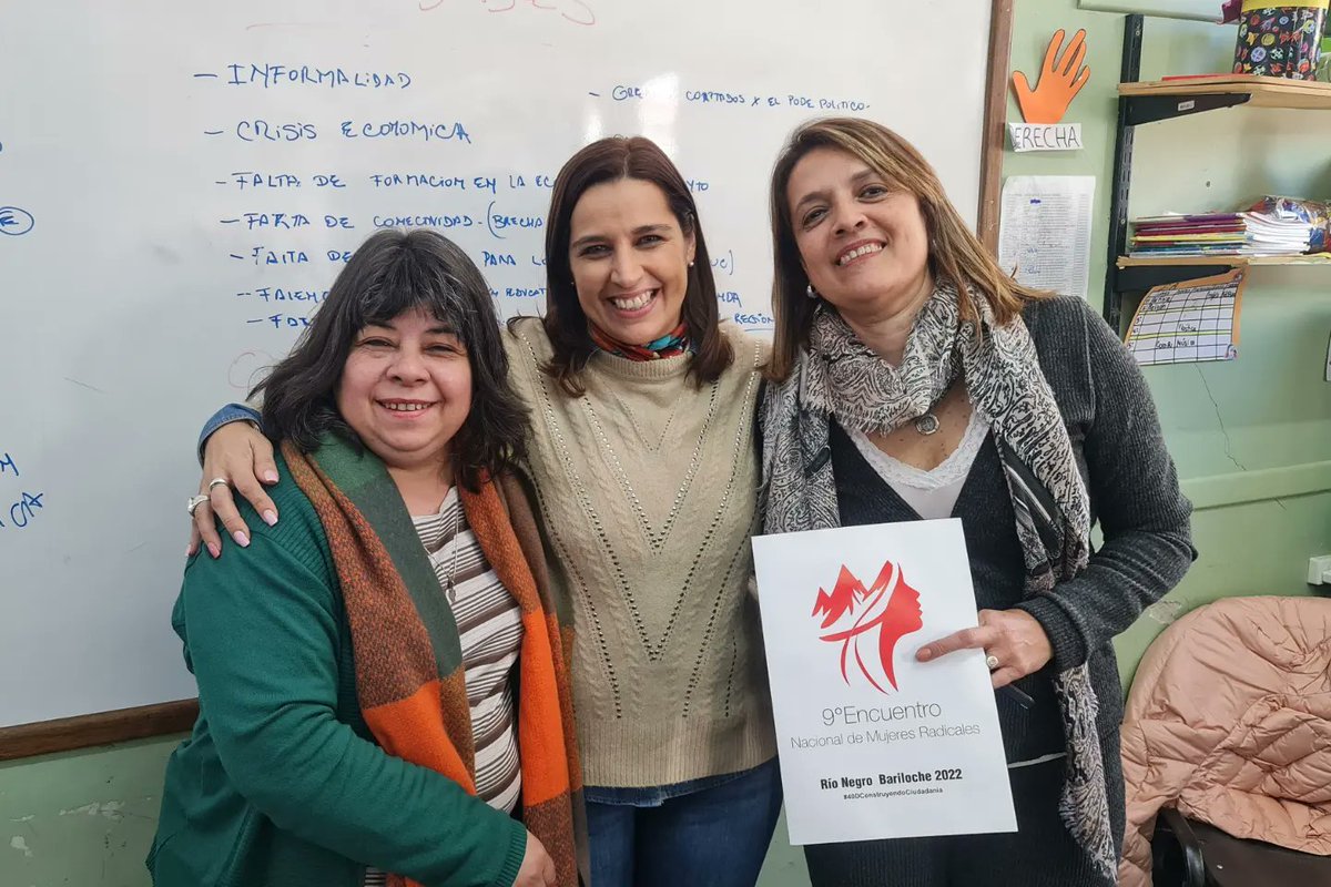 MSoleCarrizo's tweet photo. 9⁰ Encuentro Nacional de Mujeres Radicales.
¡Qué lindo volver a encontrarnos! Debemos trabajar en un proyecto de partido federal, equitativo, inclusivo y con visión de poder. ¡Tenemos muchos desafíos por cumplir, adelante radicales!
#ENMR #40dconstruyendociudadanía https://t.co/lvFMoUk3qj