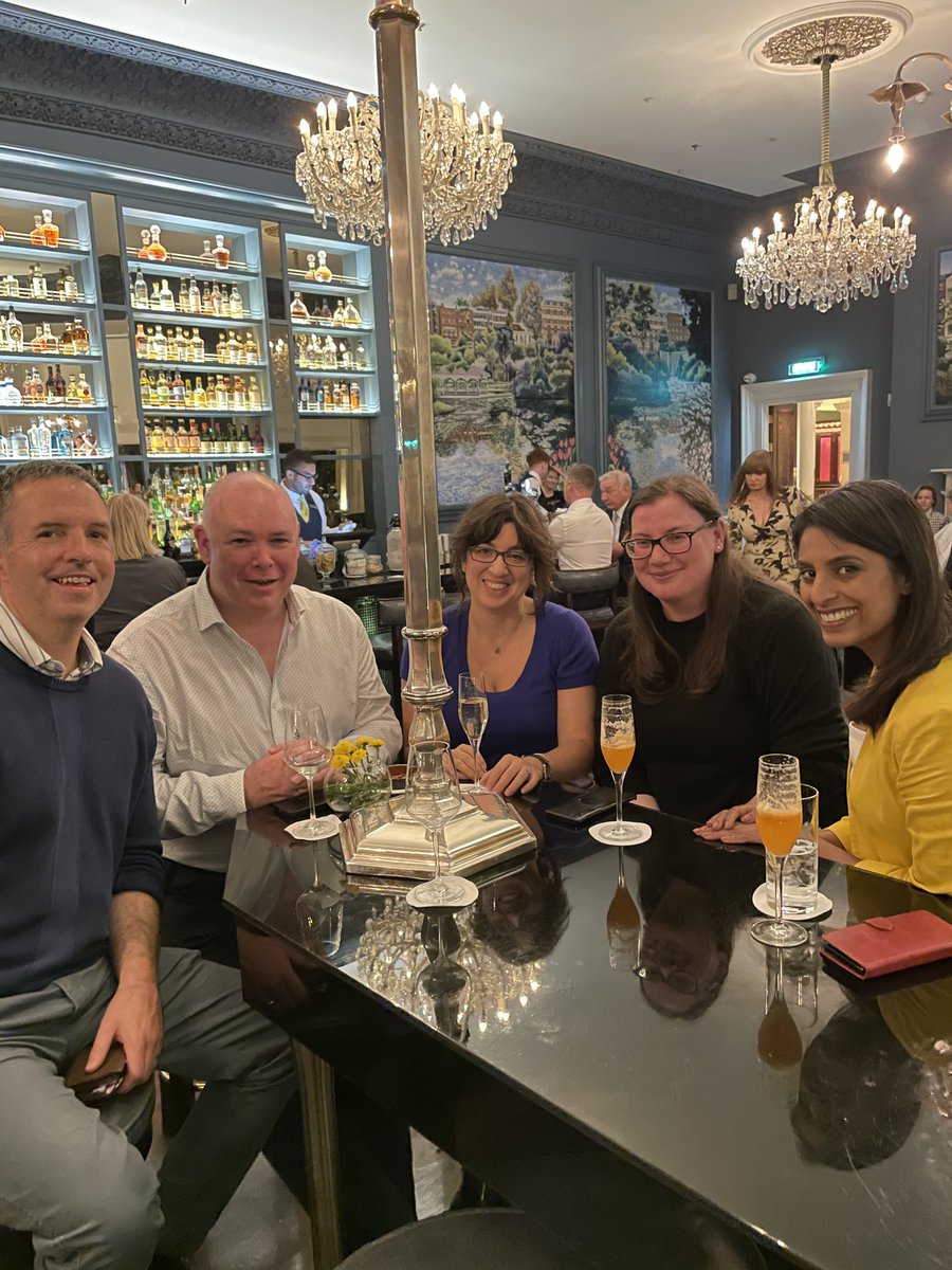 ValsamoA's tweet photo. What a great privilege to discuss with a phenomenal group of fellows at #AILCC22 on #mentorship &amp; #careerdevelopment after 2 days full of #clinicalresearch, cutting edge #Science and memorable #debates! Thanks @DrJNaidoo @FordePatrick for an outstanding meeting! @IrishLungCancer https://t.co/mEkTDE4Idw