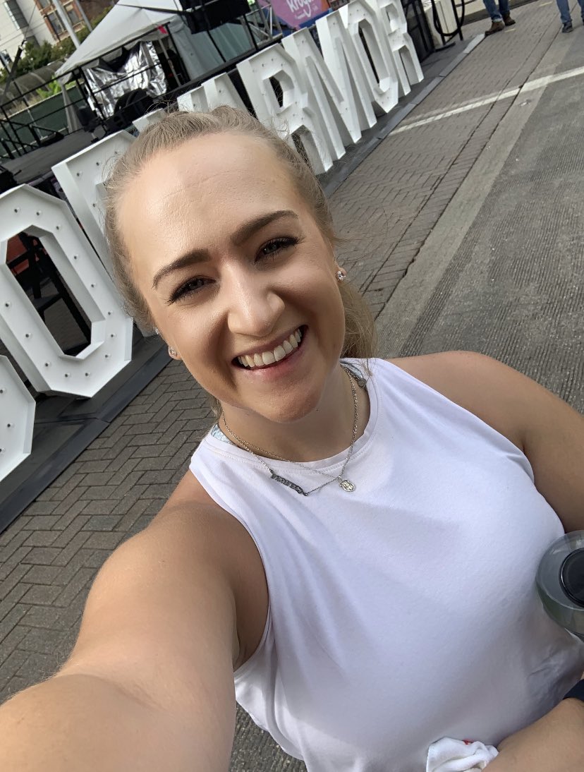 anna_morgan1717's tweet image. Special thanks to Eve and @carrieunderwood for literally kicking my 🍑for 30 minutes today #NeverThoughtIWouldThankSomeoneForMakingMeSweat #JustKeepSmiling

As Eve mentioned, today certainly calls for a “Dear Diary” entry 🤪
*Special thanks to @fit52 for making this possible!🌻💛
