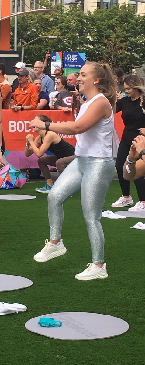 anna_morgan1717's tweet image. Special thanks to Eve and @carrieunderwood for literally kicking my 🍑for 30 minutes today #NeverThoughtIWouldThankSomeoneForMakingMeSweat #JustKeepSmiling

As Eve mentioned, today certainly calls for a “Dear Diary” entry 🤪
*Special thanks to @fit52 for making this possible!🌻💛