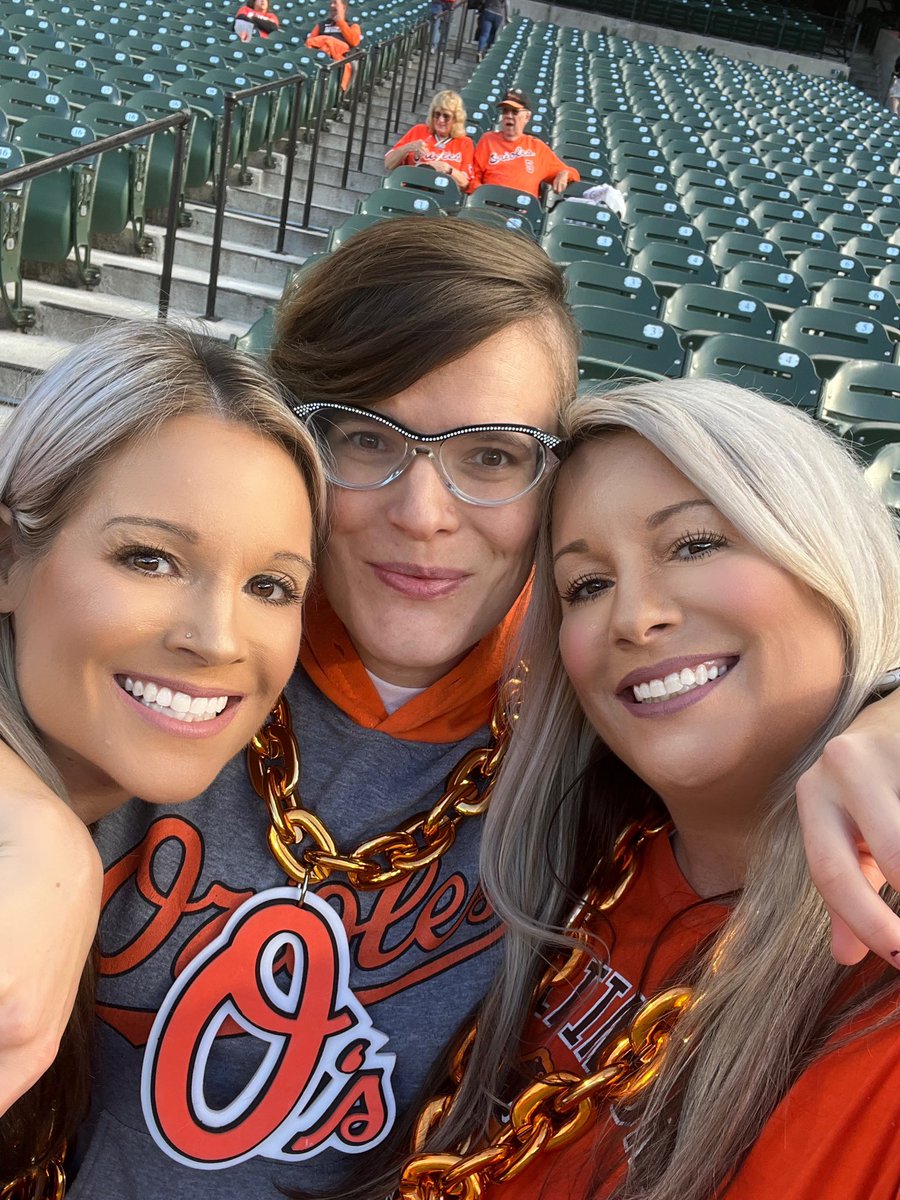 KimSchuss's tweet photo. We finally got a picture! We adore @AlainnFocail 🧡🖤 #Birdland #FanAppreciationWeekend @__KerryLyn130 https://t.co/yeUUDu8Nzg