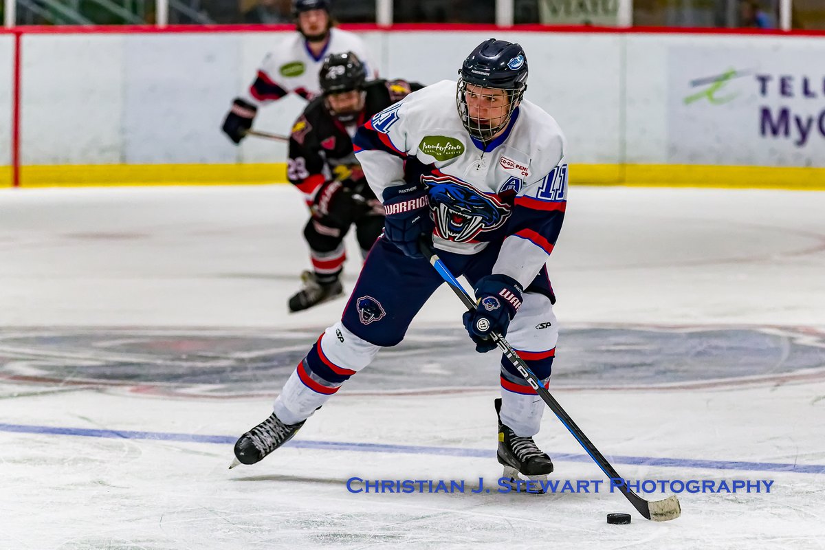 ppanthersvijhl's tweet photo. A pair of goals by the @ppanthersvijhl vaults them into a 3-2 lead over the @CR_STORM heading into the third period of play.  #PanthersStrong @vijhlofficial #hockey #YYJ #JuniorBHockey #YYJSports #VIJHLHockey https://t.co/oMRyenfdlT