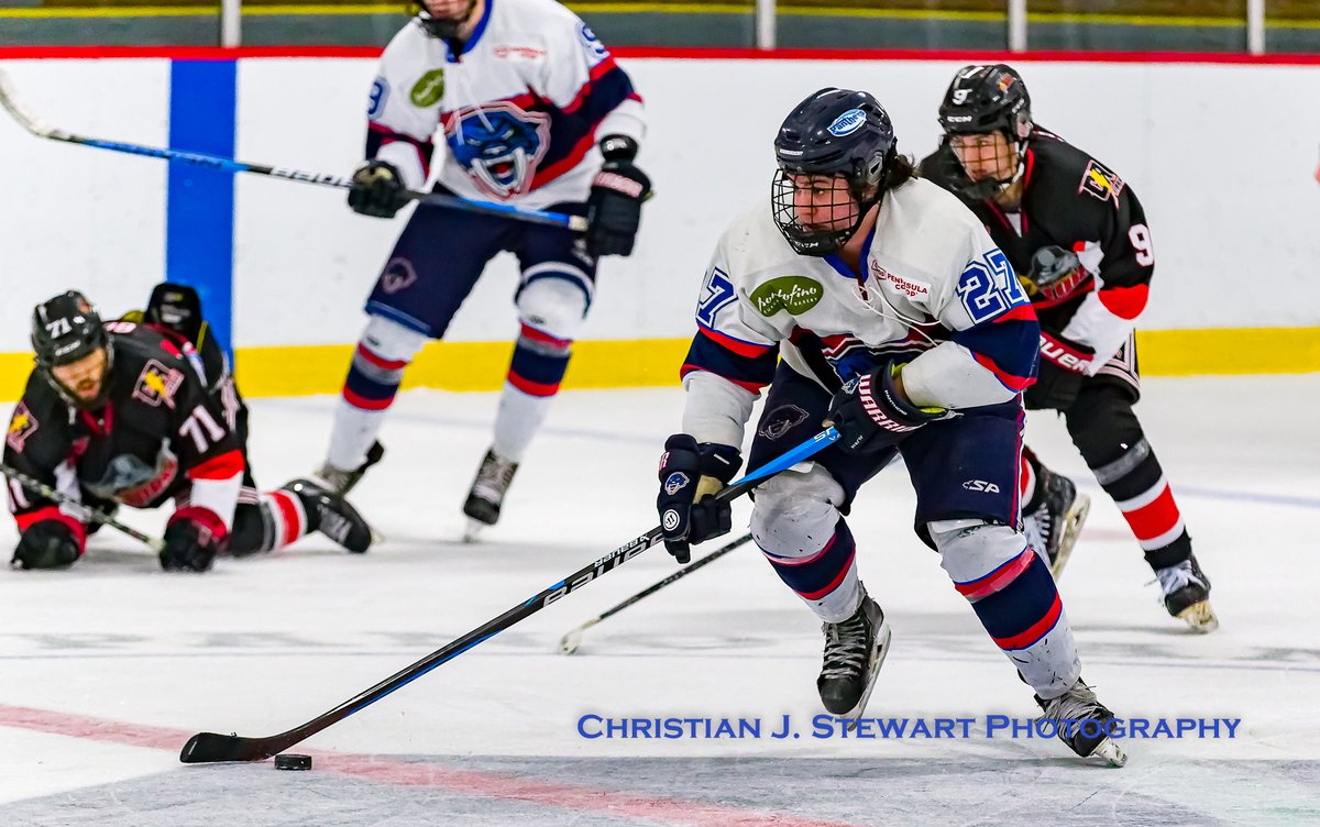 ppanthersvijhl's tweet photo. A pair of goals by the @ppanthersvijhl vaults them into a 3-2 lead over the @CR_STORM heading into the third period of play.  #PanthersStrong @vijhlofficial #hockey #YYJ #JuniorBHockey #YYJSports #VIJHLHockey https://t.co/oMRyenfdlT