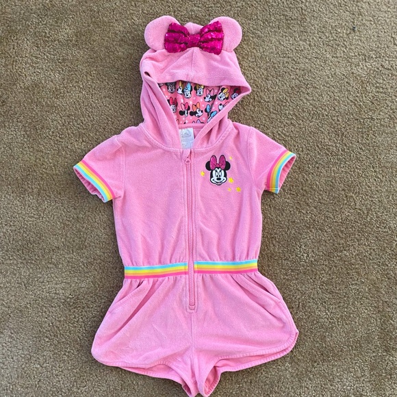 Amanda____F's tweet photo. So good I had to share! Check out all the items I'm loving on @Poshmarkapp #poshmark #fashion #style #shopmycloset #stevemadden #disney #dooneybourke: https://t.co/k4y5u12VRd https://t.co/EmwR5s4hsM