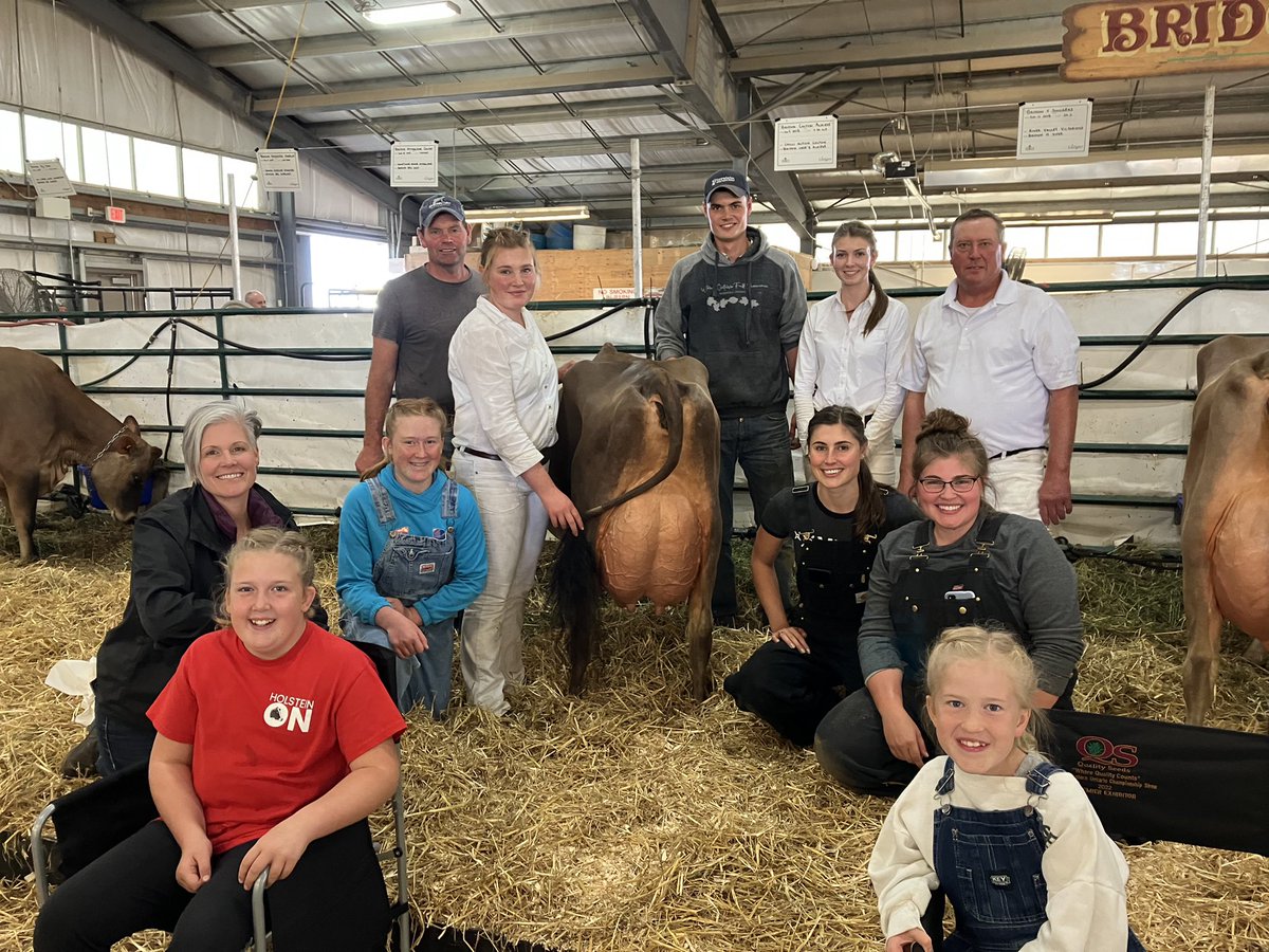 HuttonJoce's tweet photo. Great end of week showing with the family in Ancaster. Standing around our champion🏅 https://t.co/5jYFcEbP64