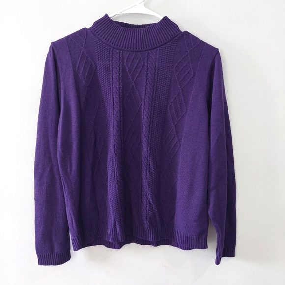 901Trendz's tweet photo. So good I had to share! Check out all the items I'm loving on @Poshmarkapp #poshmark #fashion #style #shopmycloset #shosho #talbots #alfreddunner: https://t.co/BbM2j7PsF1 https://t.co/rDygkdRSw1