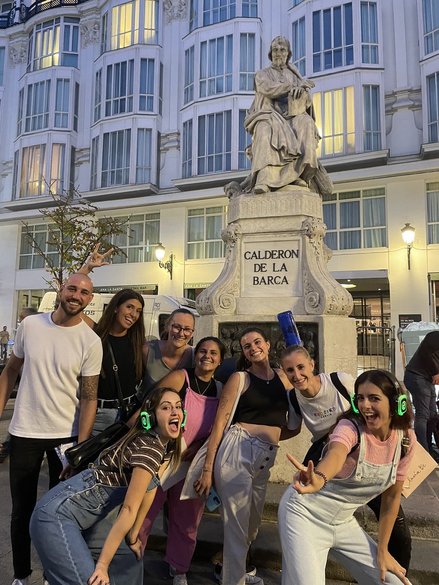 Descubriendo el barrio de las letras de Madrid mediante una gimcana para resolver un asesinato #Cluedo es una forma diferente y divertida de conocer una ciudad. Gran experiencia con <a href="/HistoAventura/">HistoAventura</a> #Barriodelasletras #Madrid