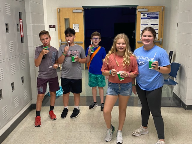 WSMS_APMack's tweet photo. SMS 6th graders had a great time at the Epic Hangout after school!! Thank you to our amazing PTO for organizing such a great event and to STUCO and the teachers that stayed after to help supervise!! #SMSWolves https://t.co/uMwC5LNwBE