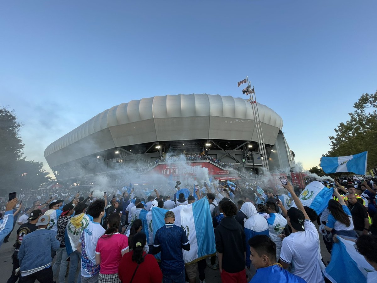 aagulla_TV's tweet photo. Guatemala vs Colombia https://t.co/insRNWtcZx