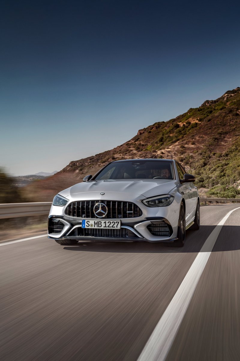 motoresapleno's tweet photo. #MercedesAMGC63SEPerformance: El inicio de una nueva era. #motoresapleno #industria #MercedesAMG #C63SEPerformance #MercedesBenz
https://t.co/UdfBRXP0SJ https://t.co/r9tevzc9BR