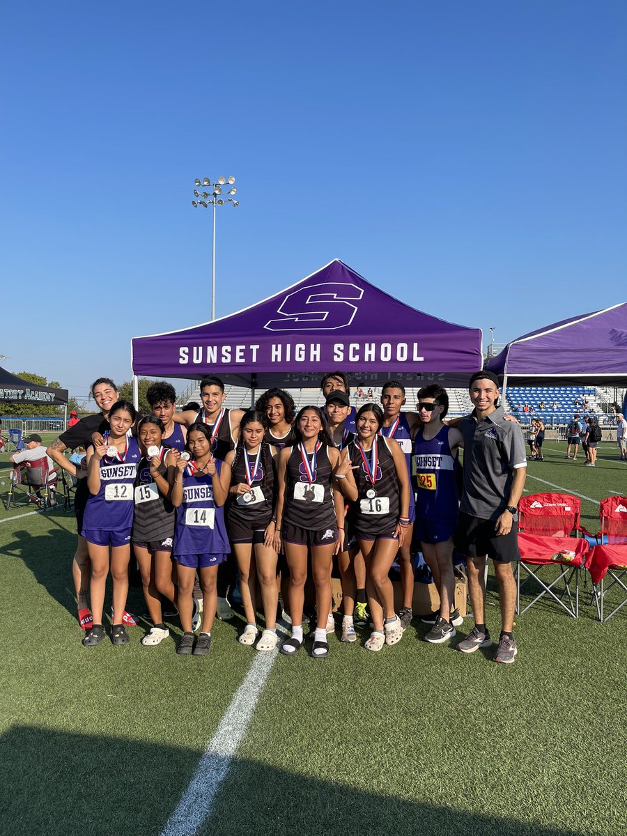 SunsetBisonXC's tweet photo. You would never know how hard this team works unless you saw them in practice. It’s amazing to see their hard work pay off. Less than three weeks till District… here we come!!! 🥇🦬 https://t.co/RxHi6kDsnT