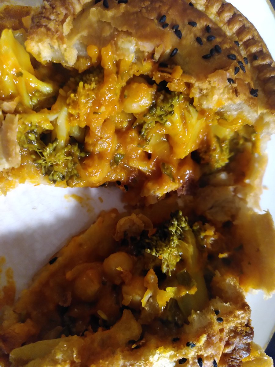 Epic pie night with <a href="/MYPIE_LDN/">MYPIE</a> pies. Some who had never tried <a href="/MYPIE_LDN/">MYPIE</a> before claimed they were the best steak pie and best chicken pie they had ever had. A couple of new ones for us that were nice and spicy! The tandoori broccoli was very tasty 👏