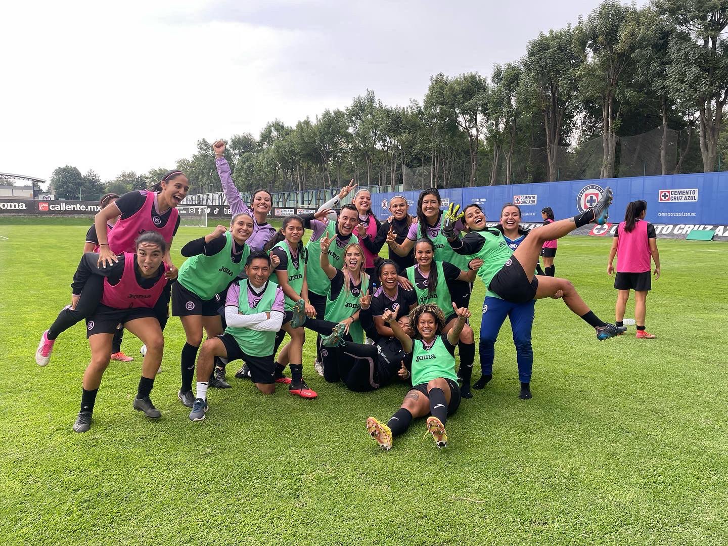 CRUZ AZUL FEMENIL on Twitter "Excelente ambiente previo a la Jornada