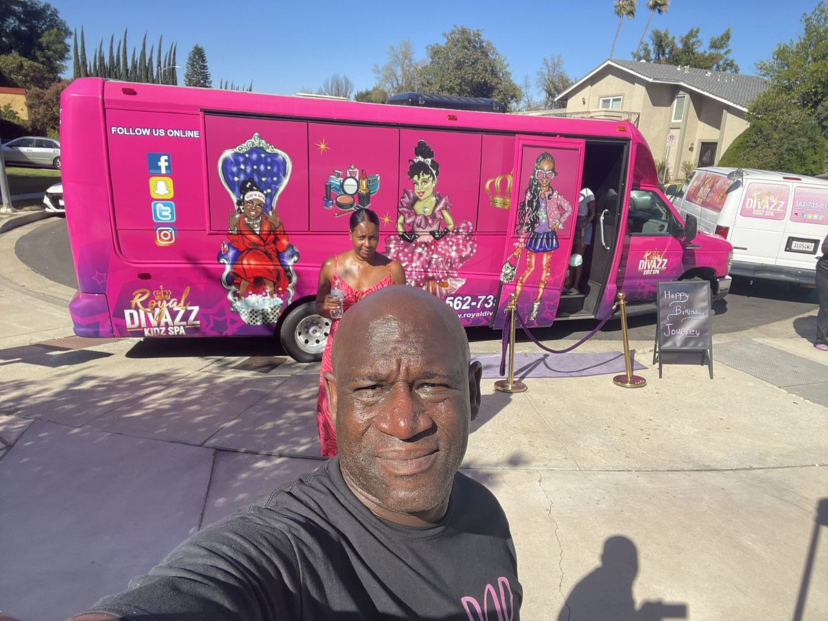 DougBfresh2's tweet photo. Girl Dad…Happy Birthday baby….Spa Truck https://t.co/HOPuT1xAUe