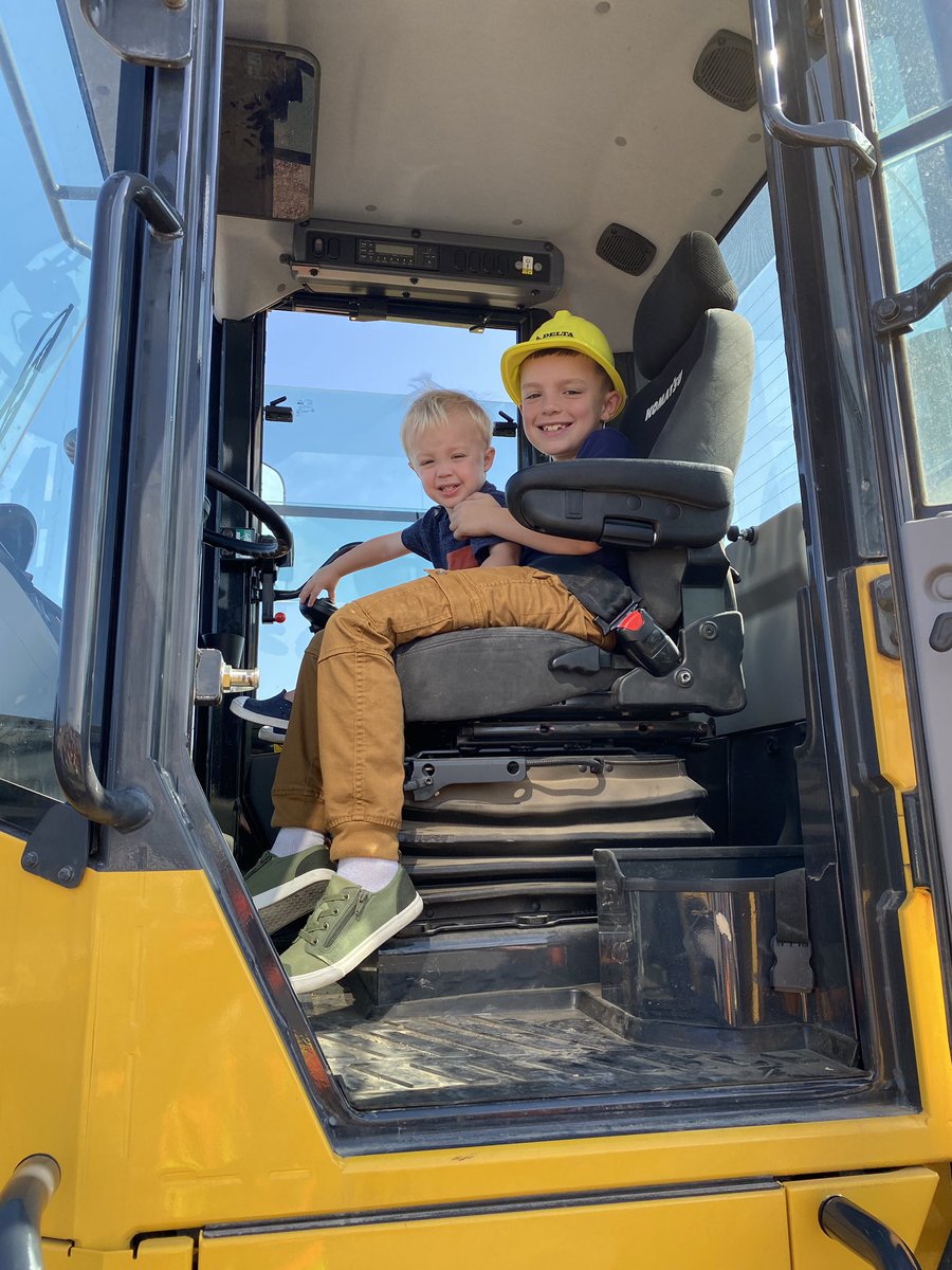DeltaCompanies's tweet photo. We had a great time at todayβs Touch-A-Truck hosted by Cape Girardeau Parks & Recreation at Shawnee Park.
Here are a few photos of some of the folks who stopped by our display.
#TouchATruck #DeltaROCKS #DeltaCos #CapeGirardeau #HavingFun @cityofcape https://t.co/RAynvx7cl4